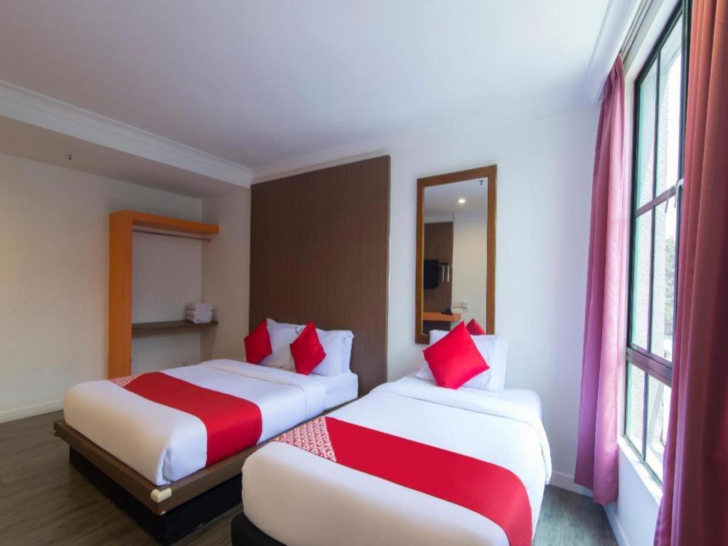 Oyo 1045 Azimuth Hotel