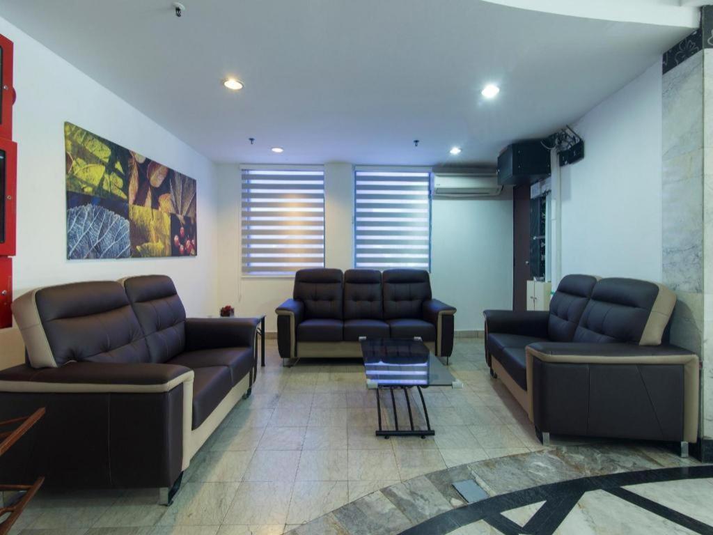Oyo 1045 Azimuth Hotel 3*