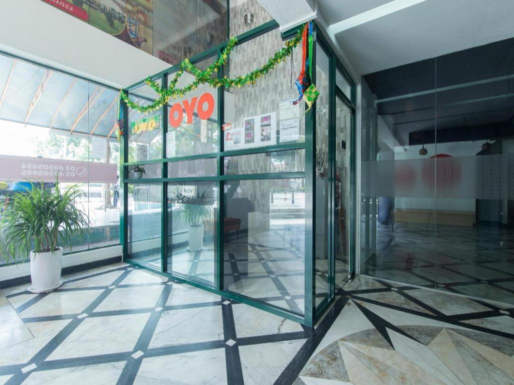 Hotel Oyo 1045 Azimuth 3*